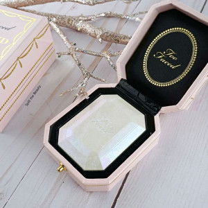 Too Faced Diamond Light Highlighter