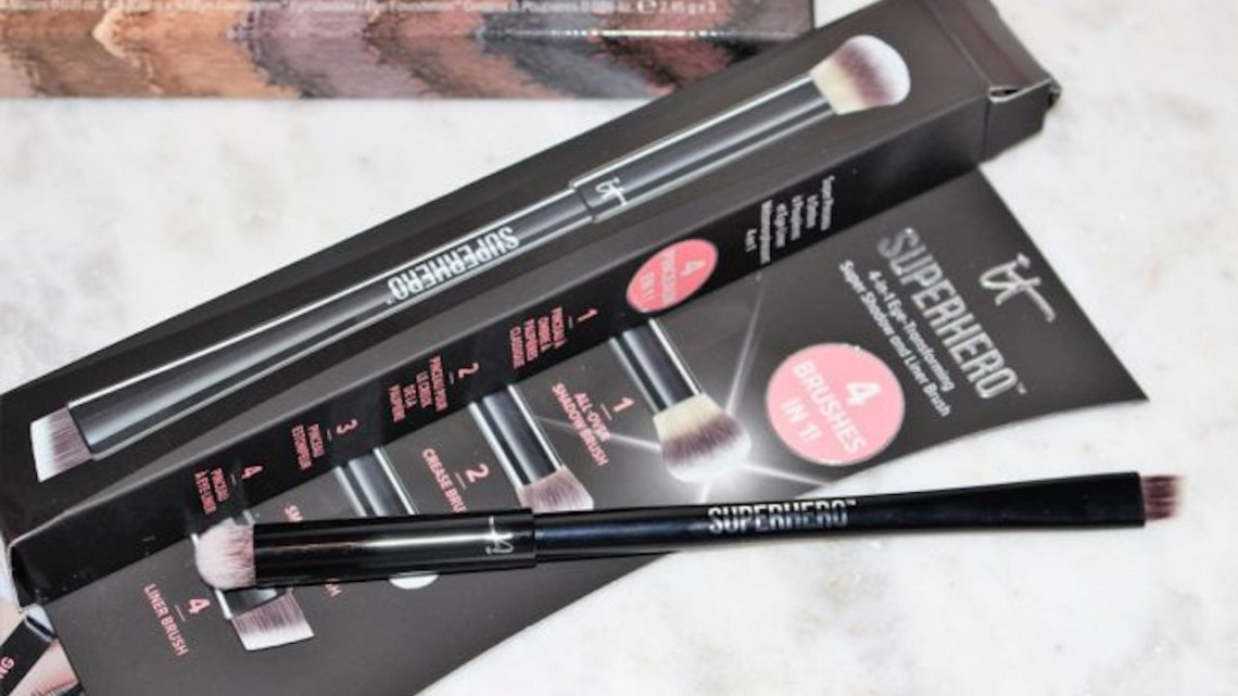 it Cosmetics Superhero 4-in-1 szemhéjpúder ecset