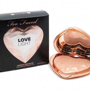 Too Faced Love Light Highlighter