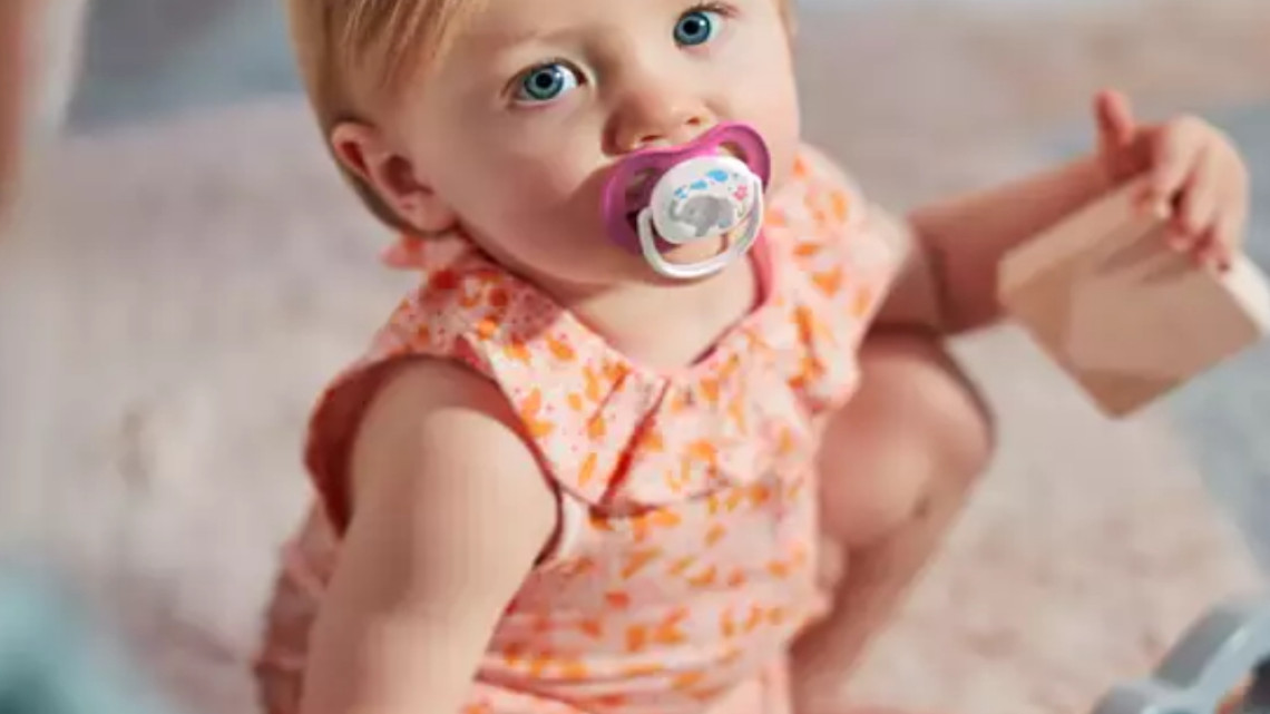 Avent játszócumi ultra air 6-18hó lány állatos 2db 