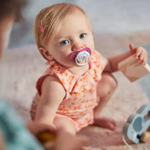 Avent játszócumi ultra air 6-18hó lány állatos 2db 