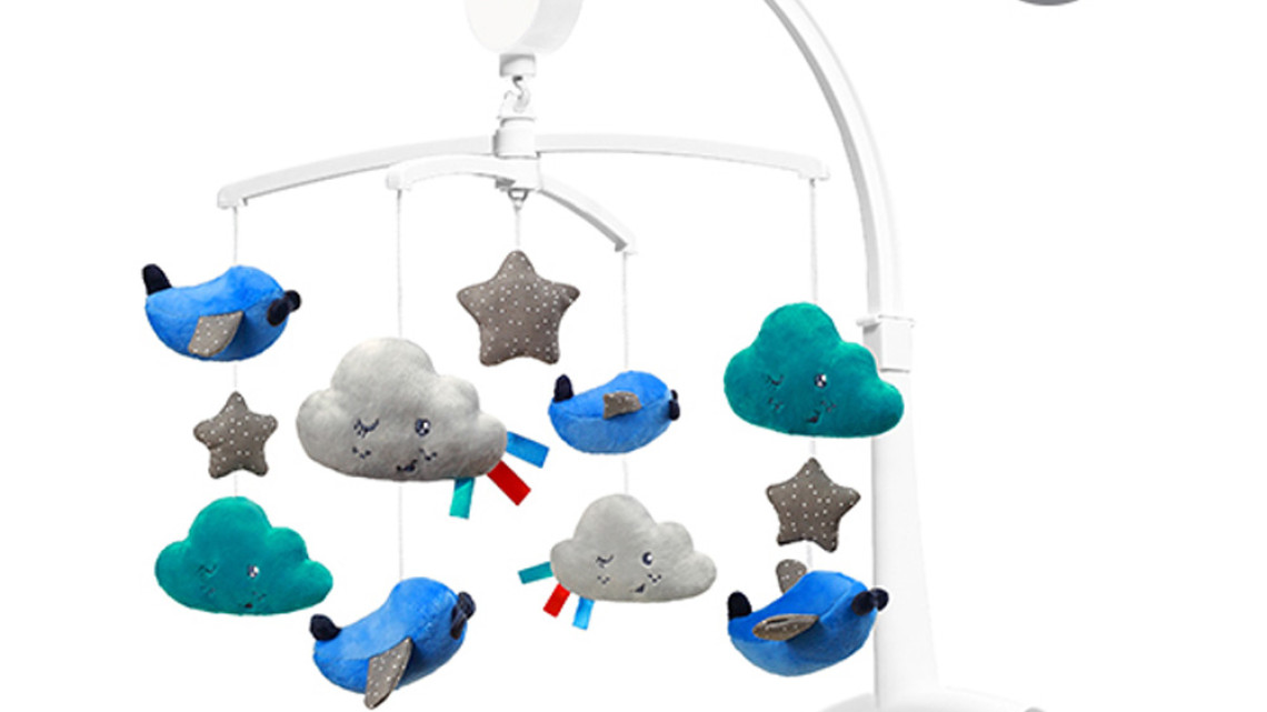 BabyOno forgó-zenélő utazóágyra és fa kiságyra felhők és repülők 627 
