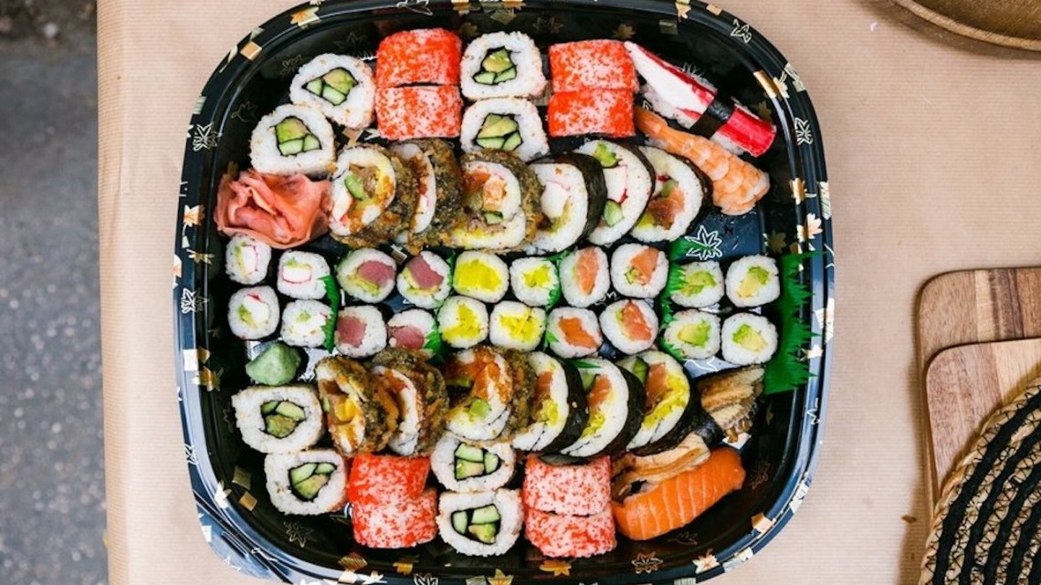 60 darabos prémium sushi tál 4 főre, elvitelre vagy helyben fogyasztásra a Little Geisha Can Cook-tól!