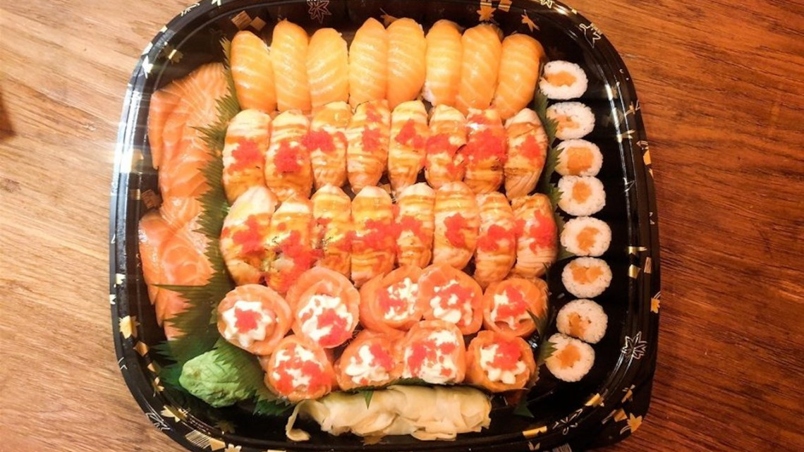 50 db-os Big Sake Sushi Box elvitelre vagy helyben fogyasztásra, a Little Geisha Can Cook-tól