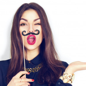 Áll vagy bajusz dióda-lézeres végleges szőrtelenítése hölgyeknek.