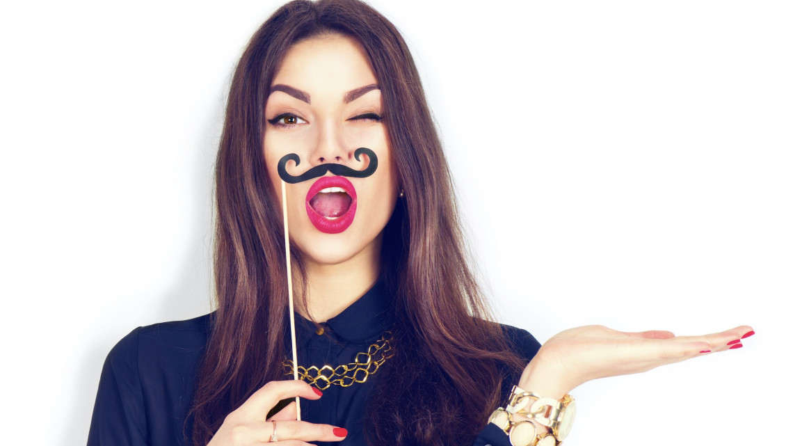 Áll vagy bajusz dióda-lézeres végleges szőrtelenítése hölgyeknek.