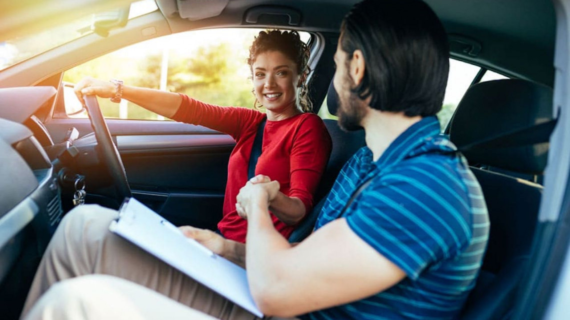 Tantermi vagy online KRESZ tanfolyam hatékonyan és gyorsan az Atilos Autósiskolában