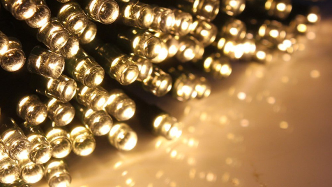 Timeless Tools 100 LED-es napelemes kerti fényfüzér-10 méteres-meleg fehér