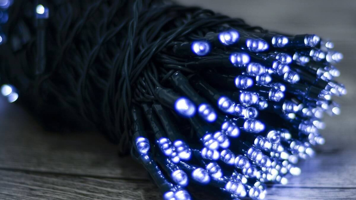 Timeless Tools 100 LED-es napelemes kerti fényfüzér-10 méteres-hideg fehér