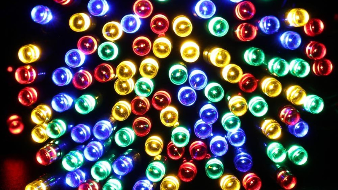 Timeless Tools 100 LED-es napelemes kerti fényfüzér-10 méteres-színes