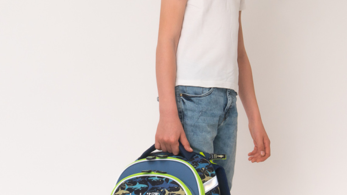 Budmil ergonómiai hátitáska, Cápás