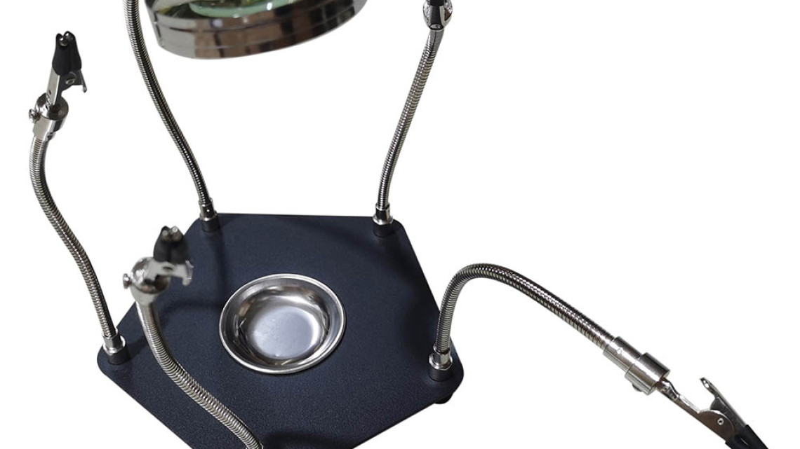 Timeless Tools Nyáklap tartó csiptetős karokkal, nagyítóval