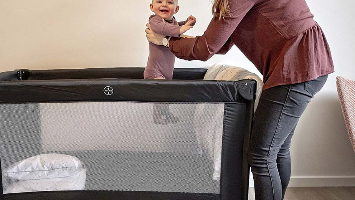 Timeless Tools Utazóágy pelenkázó lappal és játékhíddal