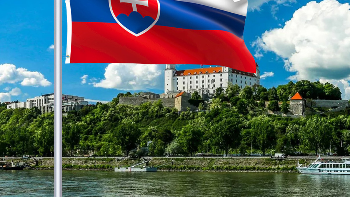 Timeless Tools Zászlótartó rúd kétoldalas 90x150cm szlovák zászlóval