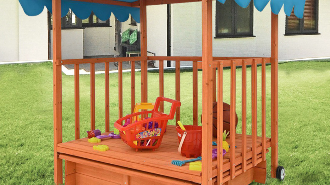 Timeless Tools Fa játszóház homokozóval és árnyékoló tetővel