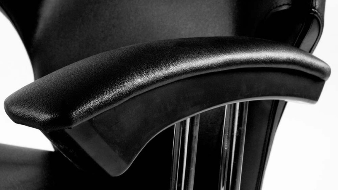 Timeless Tools Fodrász szék állítható magassággal-fekete