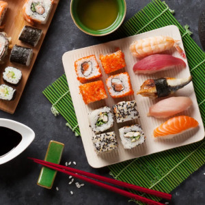 Igazi keleti válogatás! Választható sushi boxok elvitelre.