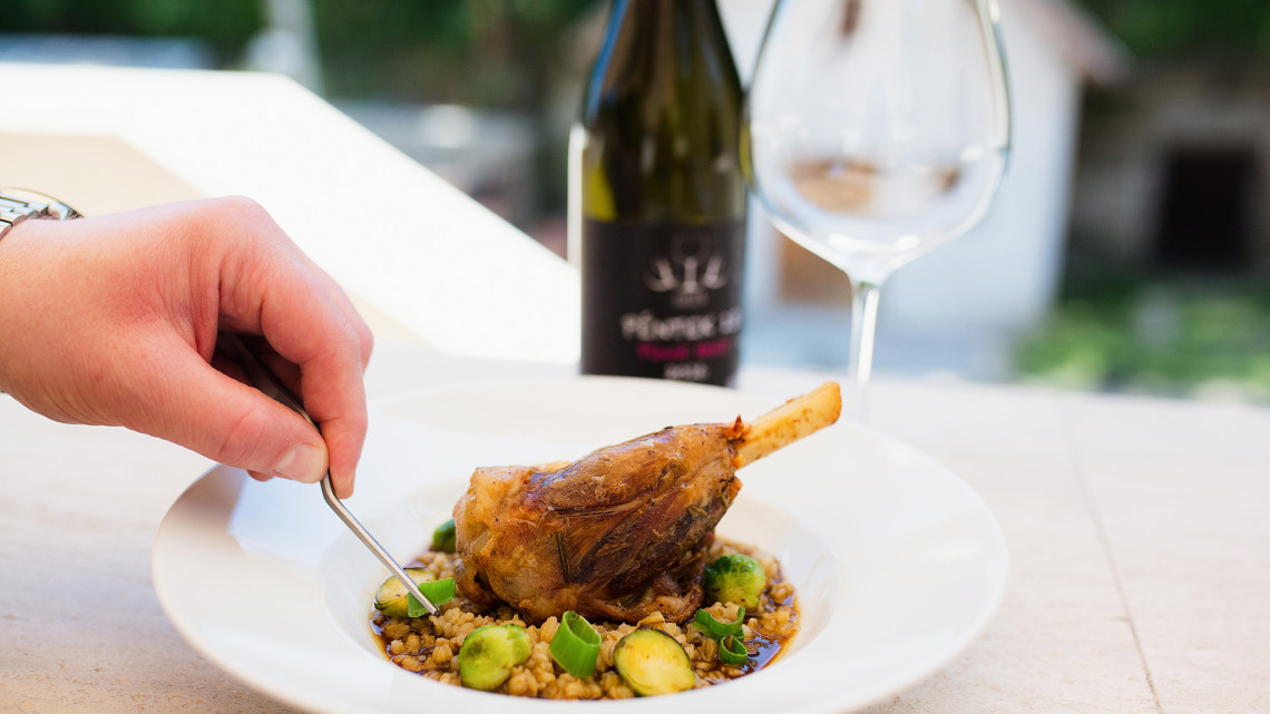 3 fogásos romantikus vacsora 2 fő részére a Lucza Családi Borászatban