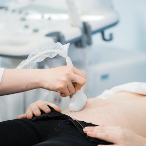 Komplex ultrahang csomag nőknek a has- és kismedence, mell és a pajzsmirigy vizsgálatával az Imhotep Medical Center-ben.