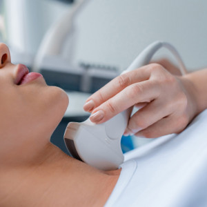 Komplex ultrahang csomag a nyaki verőér Doppler, a pajzsmirigy és a nyaki lágyrészek vizsgálatával az Imhotep Medical Center-ben.