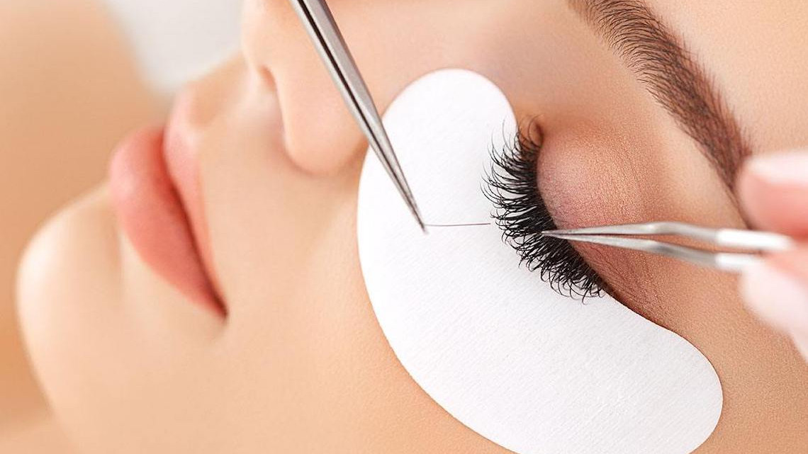 Csábító tekintet! 3D műszempilla felhelyezés.