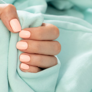 Crystal Nails géllakkozás megerősítéssel 1 és 4 alkalmas bérlettel.