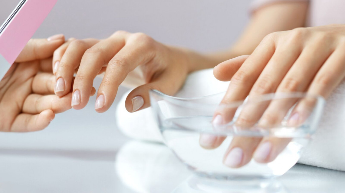 Professzionális kézápolás! Orosz manikűr holt-tengeri spa kézápolással!